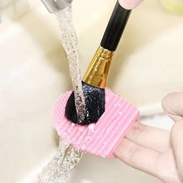 Cómo limpiar las brochas de maquillaje, limpieza 