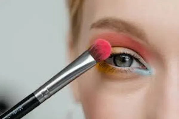 Uso de brochas de maquillaje: guía básica para principiantes