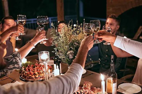 Cena temática con propósito