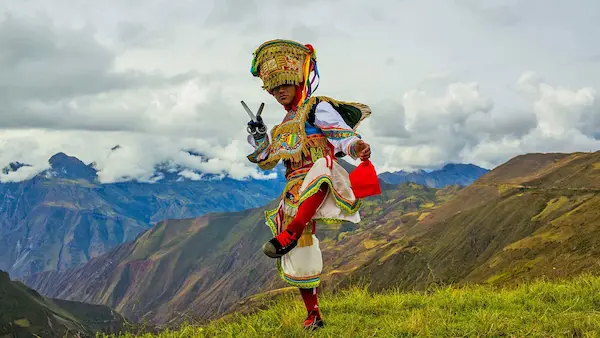 El arte de recorrer un país desde su identidad