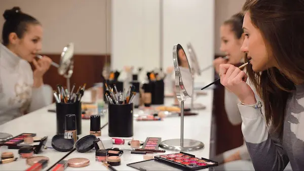 Maquillaje en 2025 Tendencias y looks que marcan el año