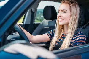 Mujeres al volante cómo mantener tu auto sin complicaciones